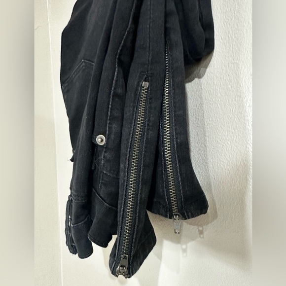 Black Women's Jeans - Picture 5 of 5